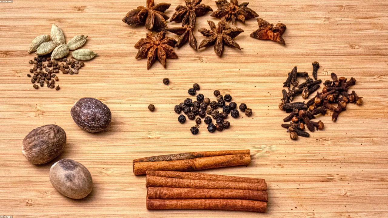 Cardamom Pods vs Ground Cardamom: A Comprehensive Usage Guide